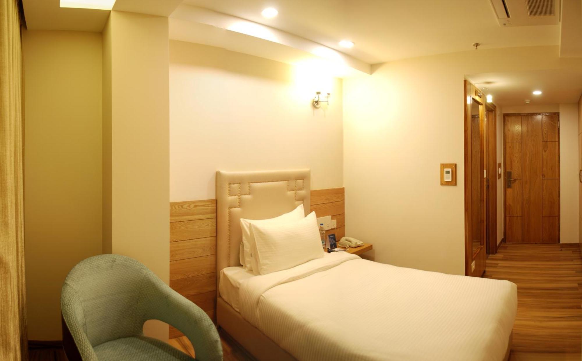 Glades Hotel Mohali Room photo
