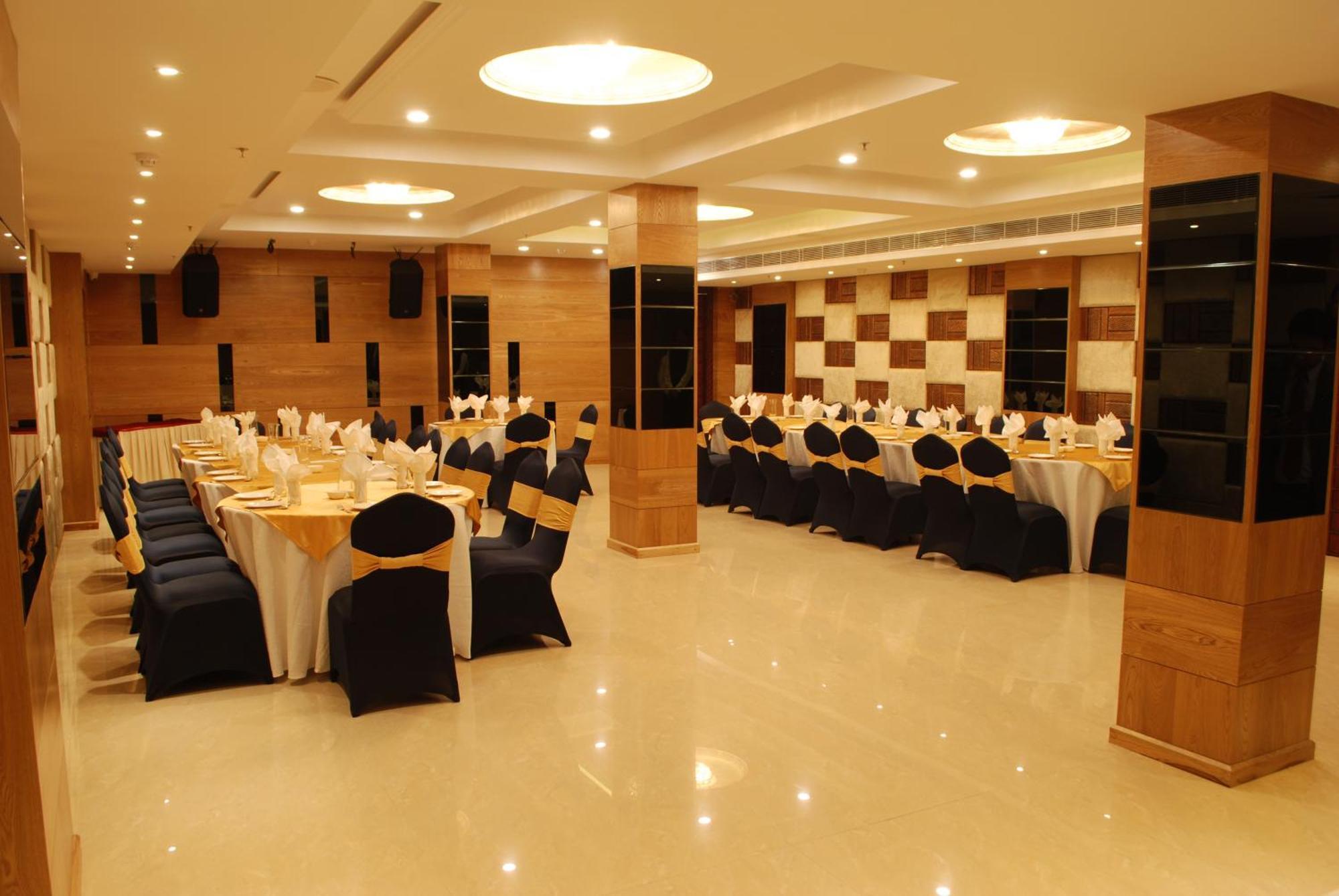 Glades Hotel Mohali Exterior photo