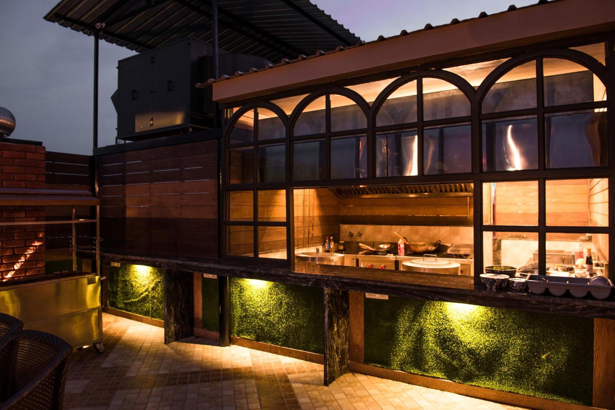 Glades Hotel Mohali Exterior photo