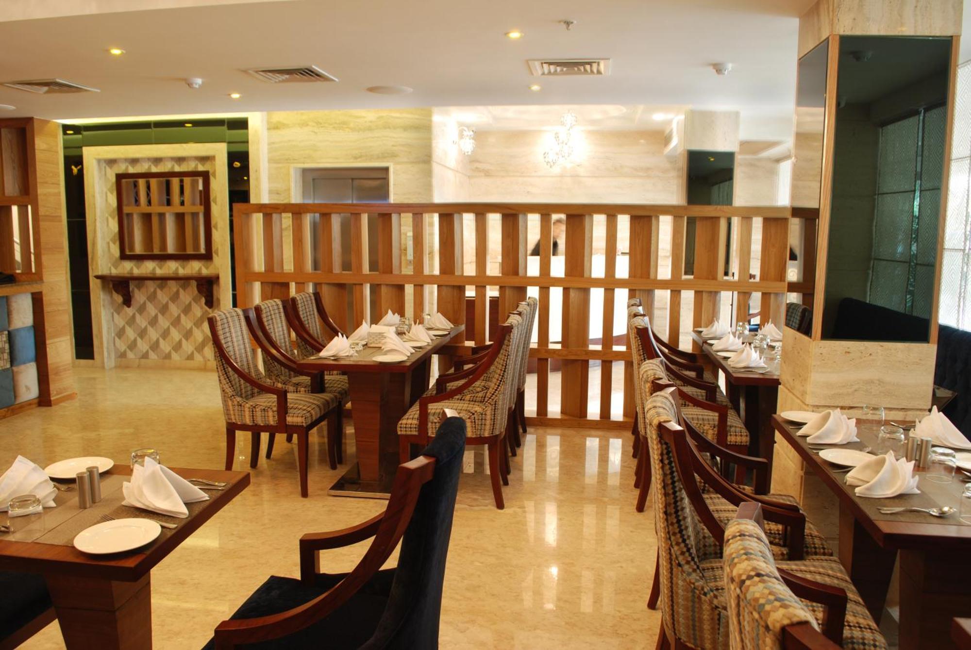 Glades Hotel Mohali Exterior photo