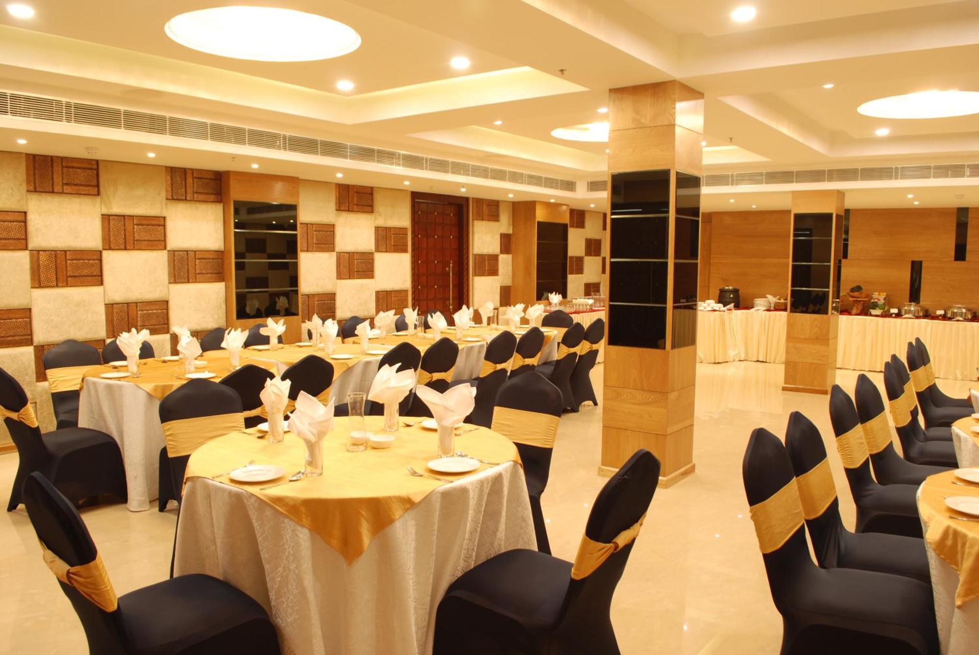 Glades Hotel Mohali Exterior photo