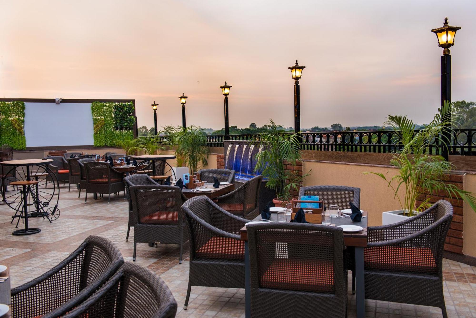 Glades Hotel Mohali Exterior photo