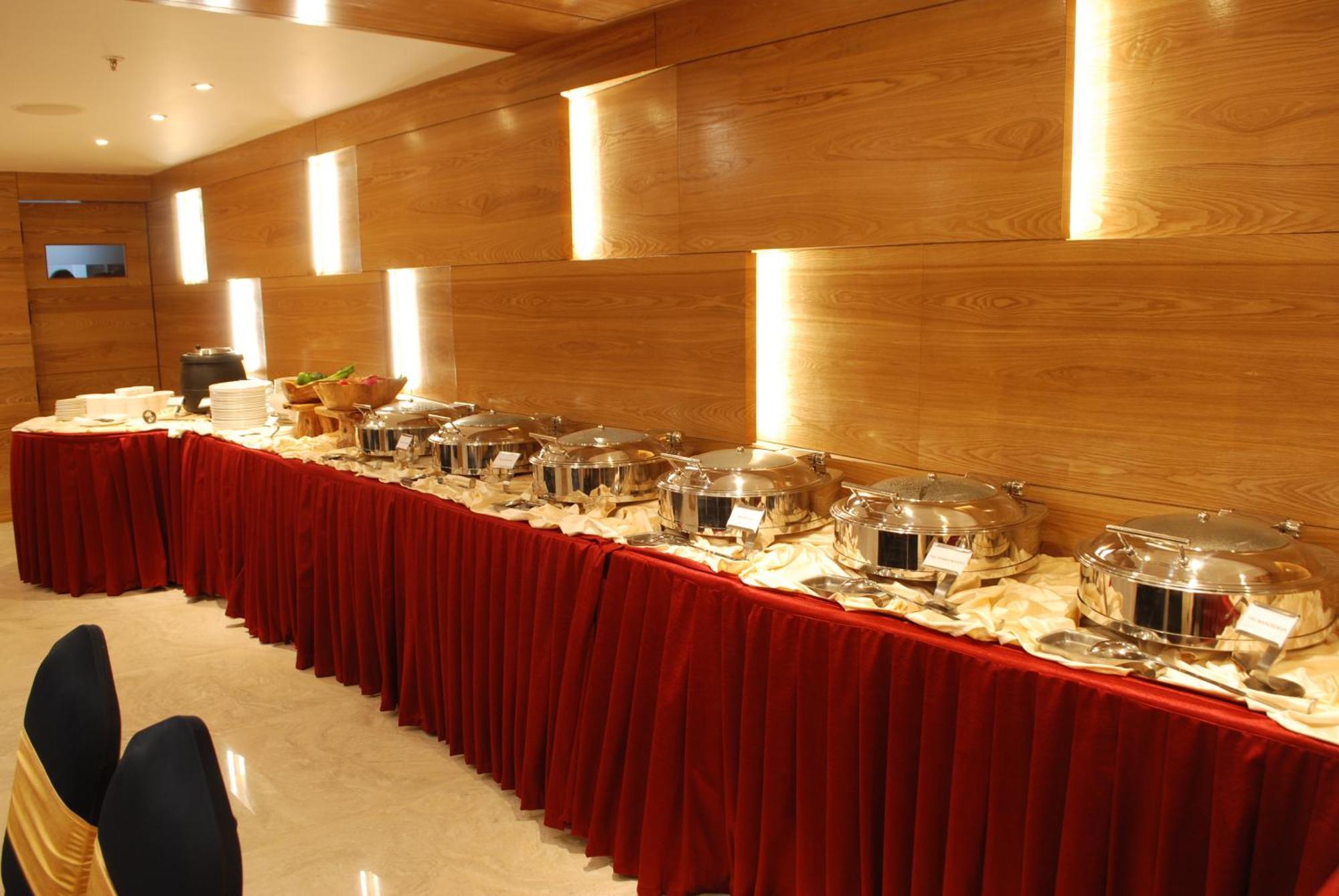 Glades Hotel Mohali Exterior photo