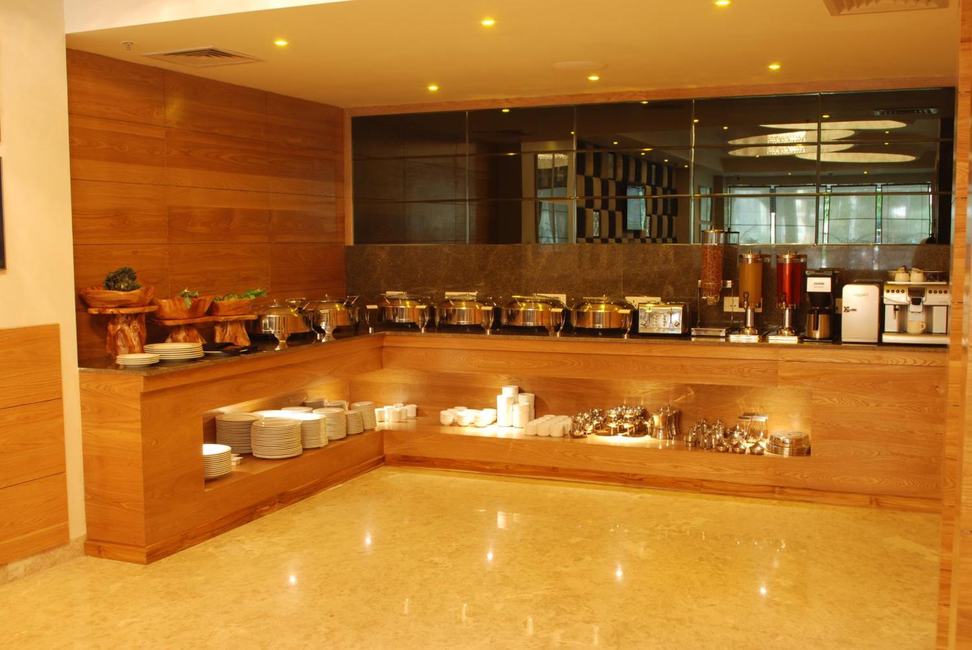 Glades Hotel Mohali Exterior photo