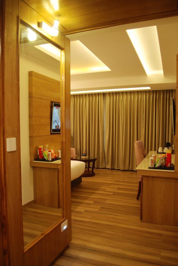Glades Hotel Mohali Exterior photo