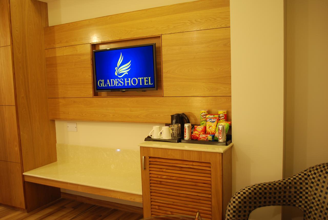 Glades Hotel Mohali Exterior photo