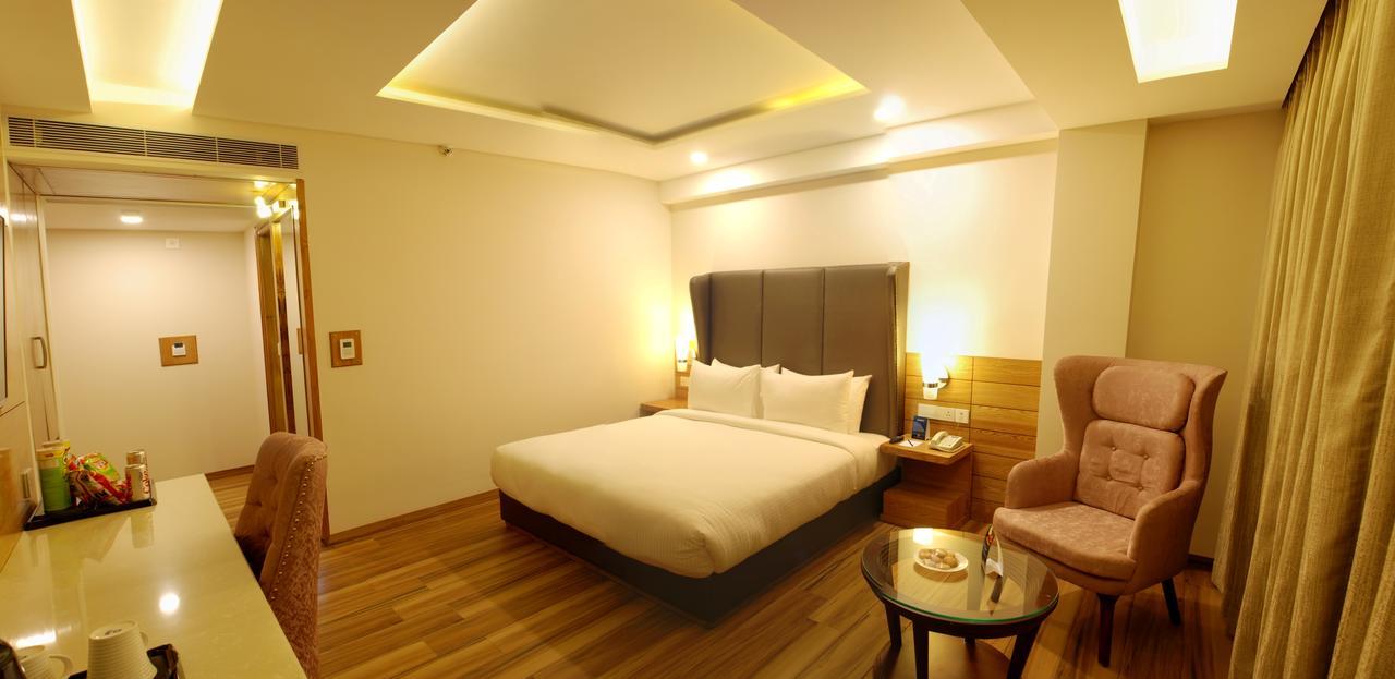 Glades Hotel Mohali Exterior photo